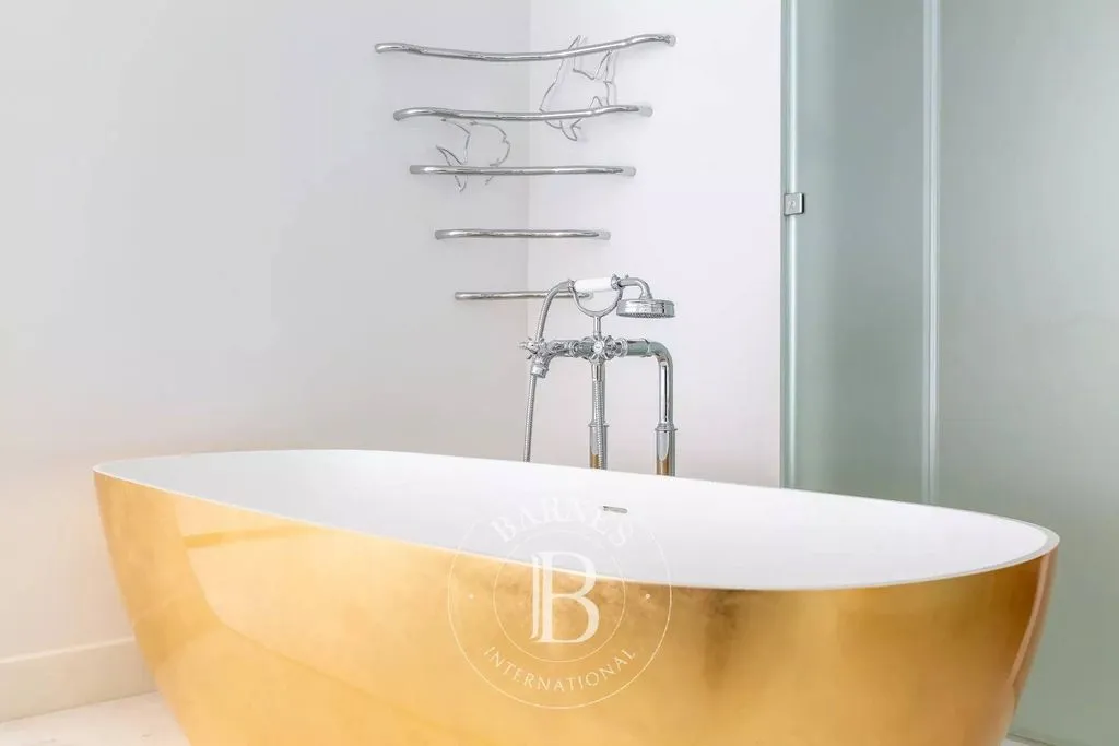 Bathrooms - Luxury Duplex with East-West View in Paris 7th
