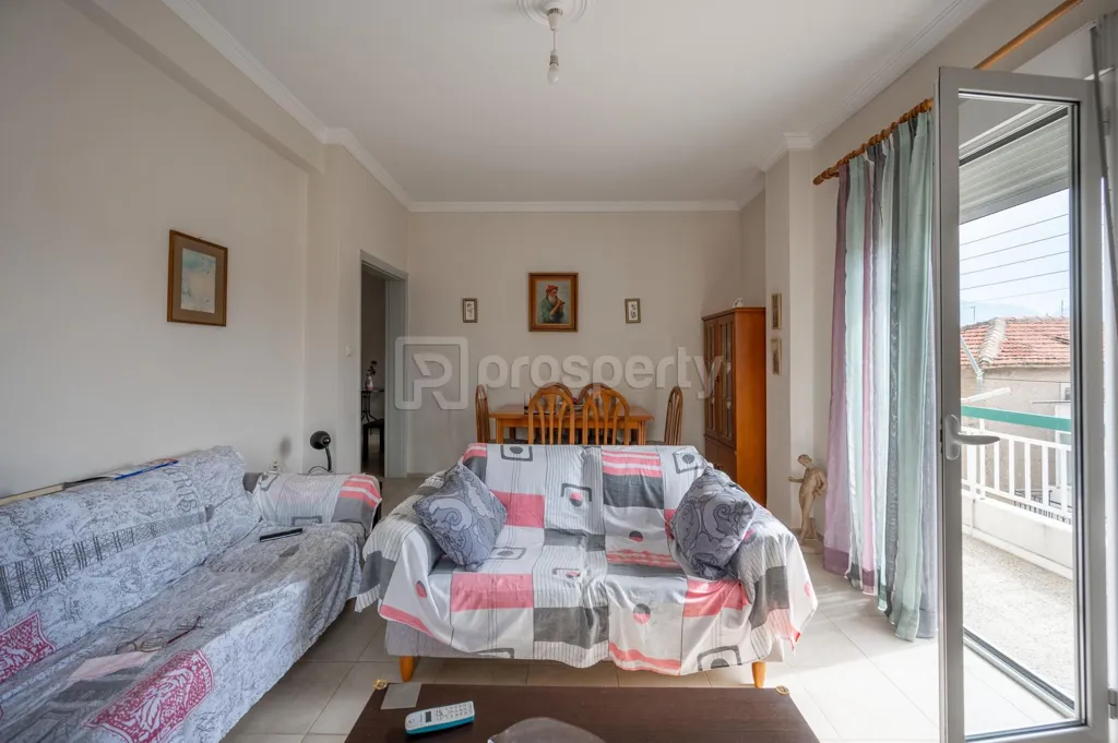 Elutuba - South-Facing Apartment with Balconies in Patra