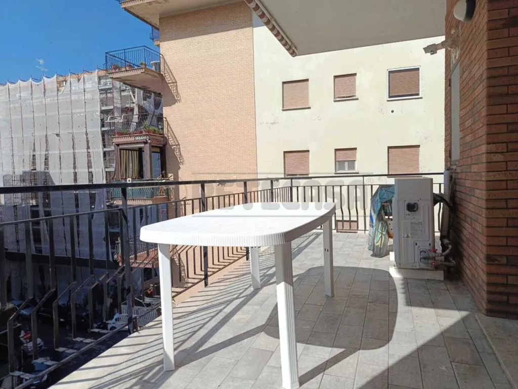 Balcon - Rear-Facing Apartment with Terrace in Ladispoli