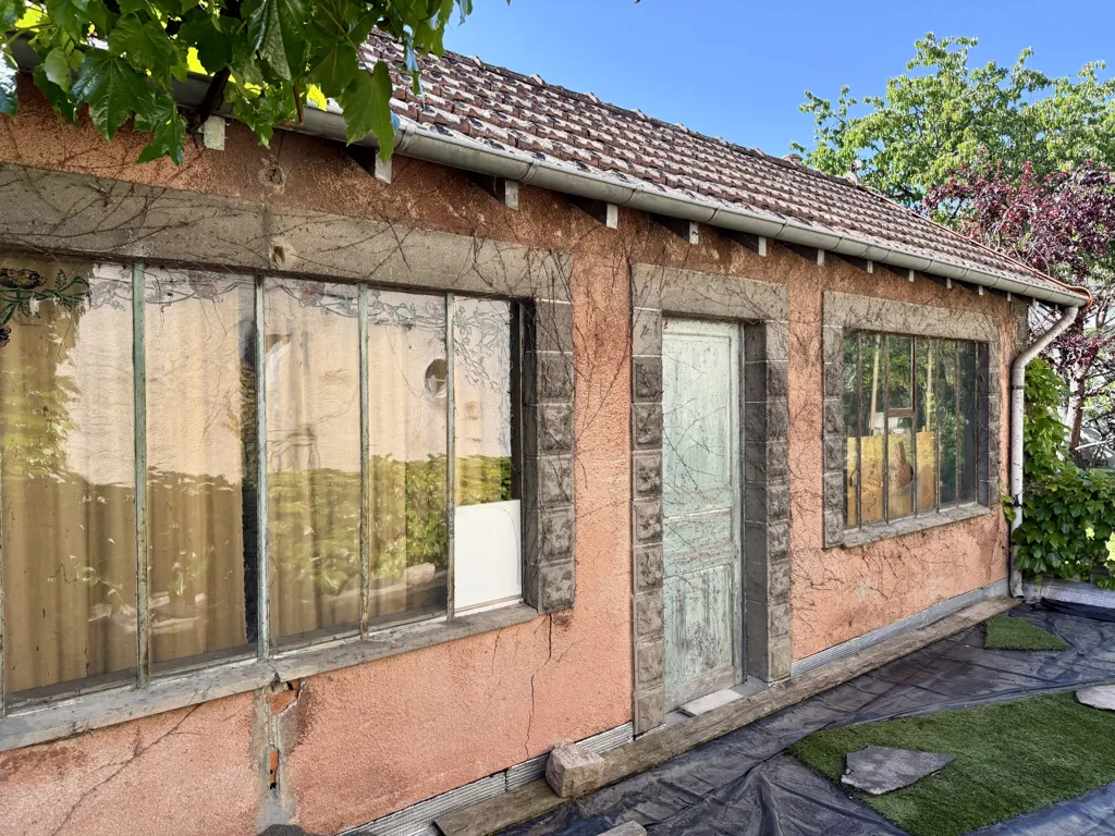 Esterno - Architect-Designed House in Chauffailles Town Centre