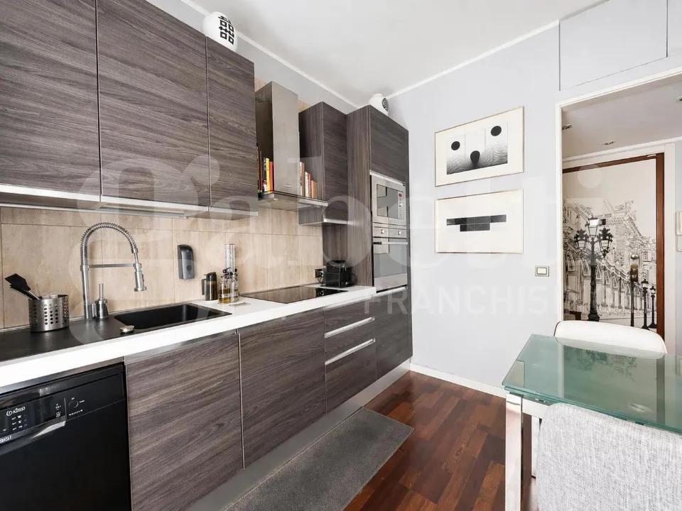 Kitchen - Ristrutturato Bilocale with Balcony in Milan