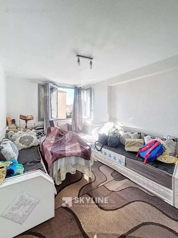 Magamistoad - Bright 4-Bed Flat with Cave in Marseille 14th
