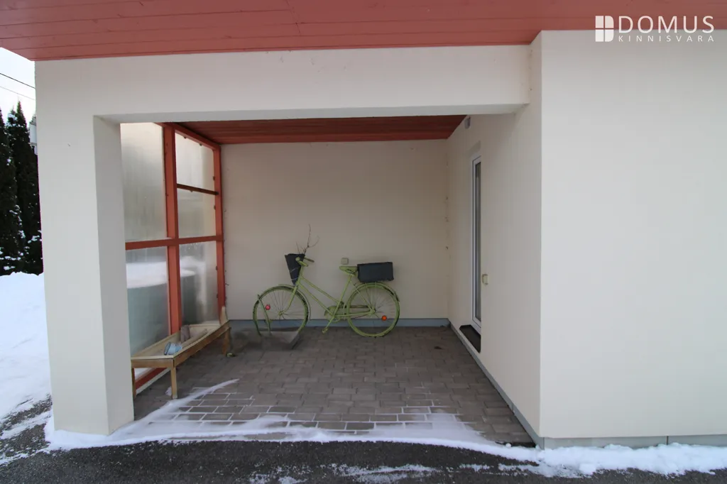 Garage - Spacious Stone House with Garden in Põltsamaa