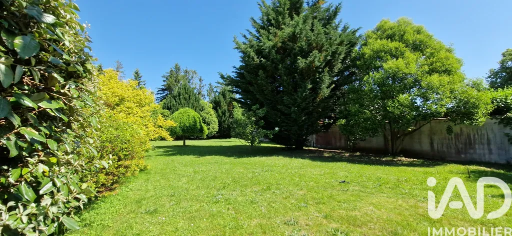 Giardino - House with Pool in Armentières-en-Brie