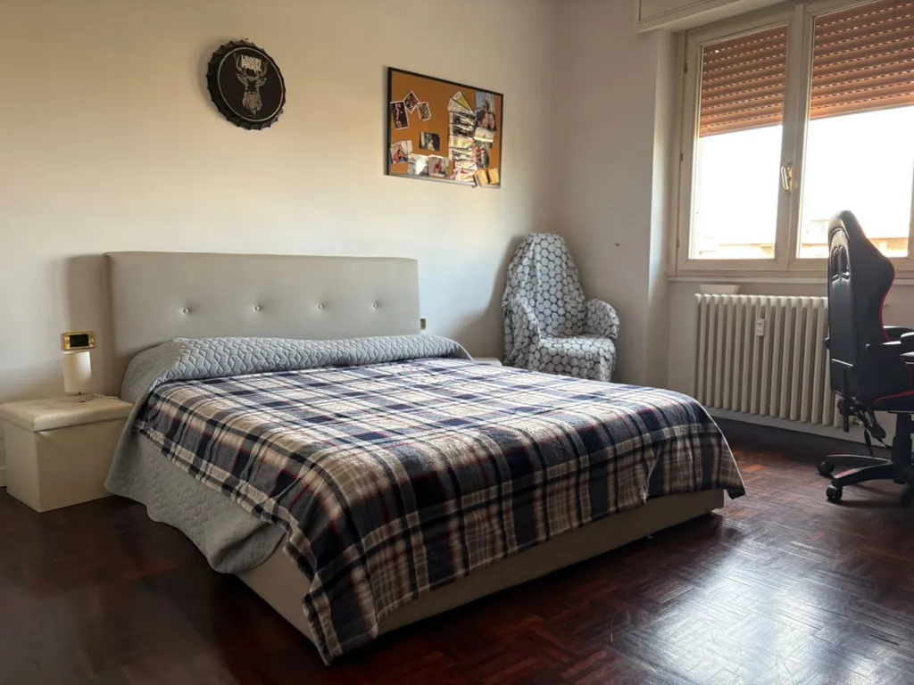 Chambres - 4-Bedroom Apartment with Panoramic Balconies in Monza