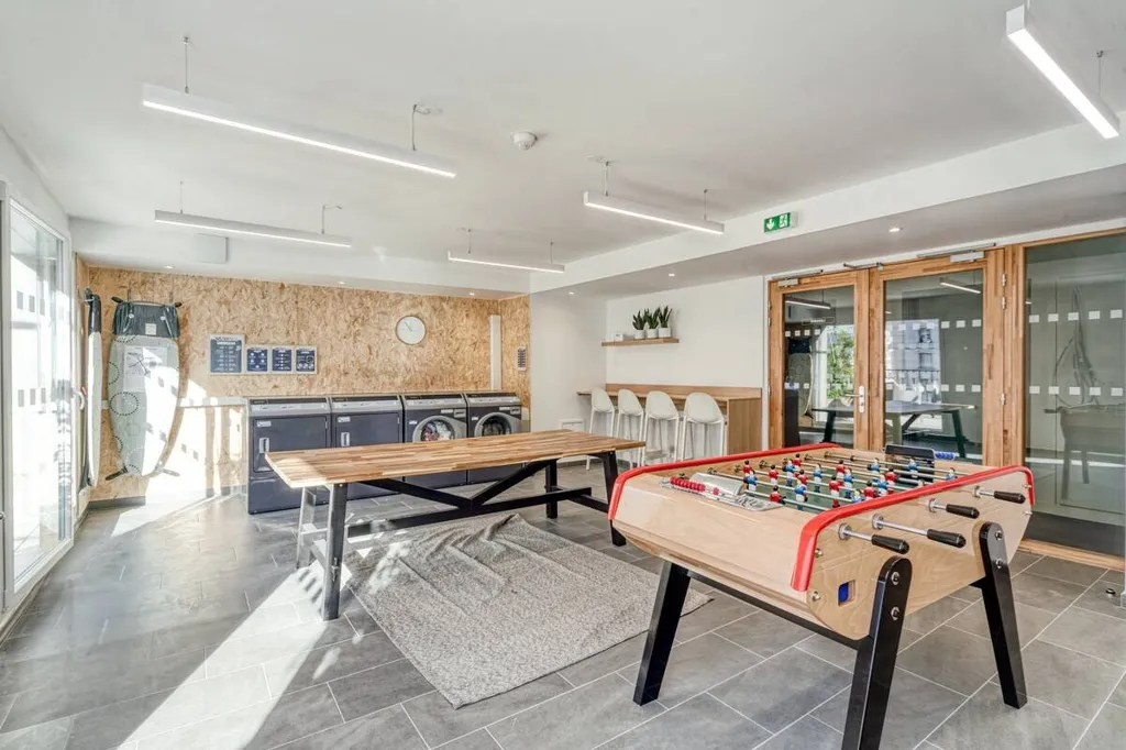Toad - 18m² Studio with High-Speed Internet in Student Residence