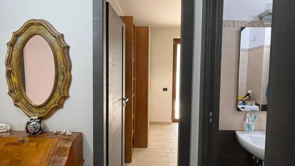 Salles de bain - Rear-Accessed Apartment with Private Garden in Ceccano