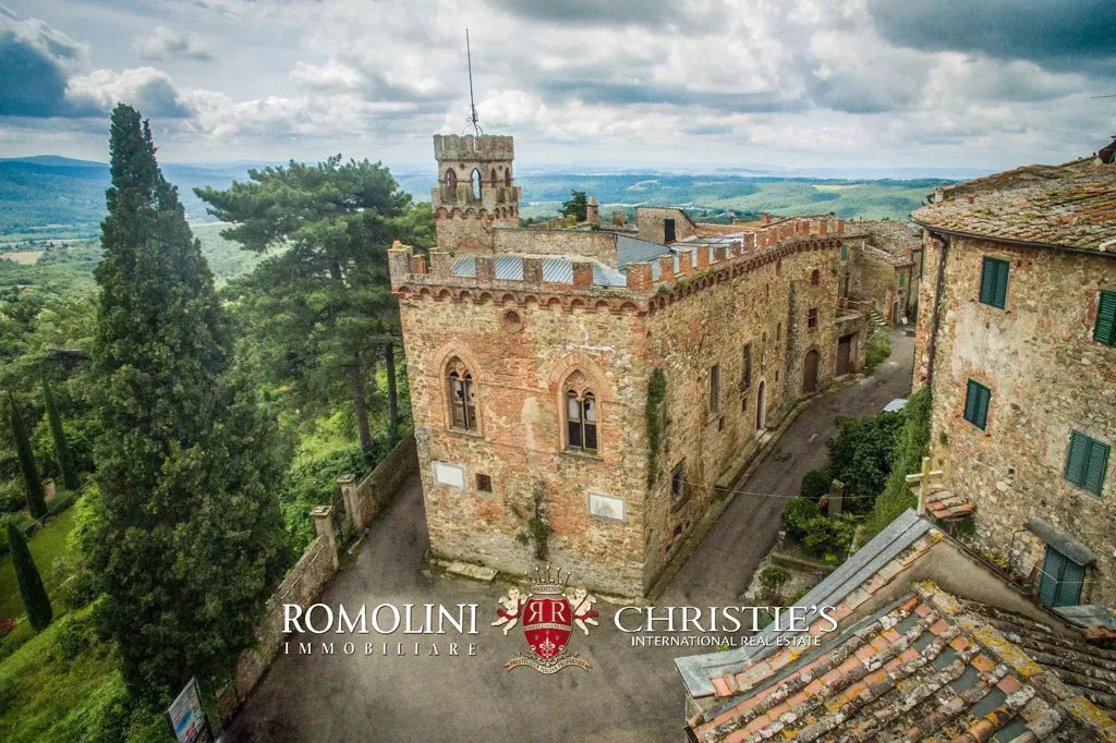 Õhuvaade - Medieval Castle for Restoration in Chianti Valley