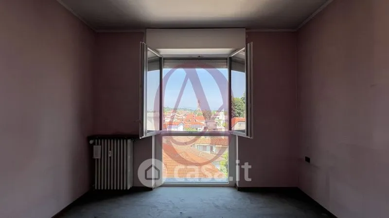 Pièces - Bright Trilocale with Box in Cassano Magnago