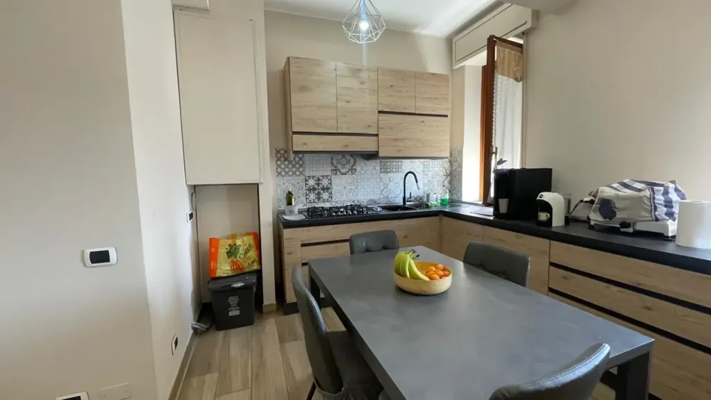 Salle à manger - Modernised Apartment with Balcony in Piacenza