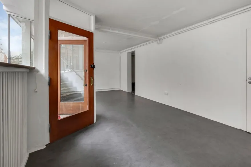 Toad - Commercial Space with Large Windows in Aarhus C