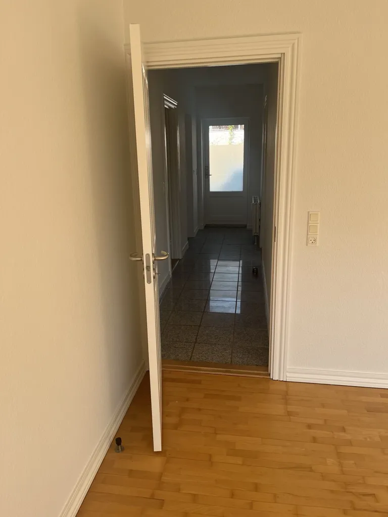 Rooms - 2-Bedroom Flat with Free Parking in Hobrovej
