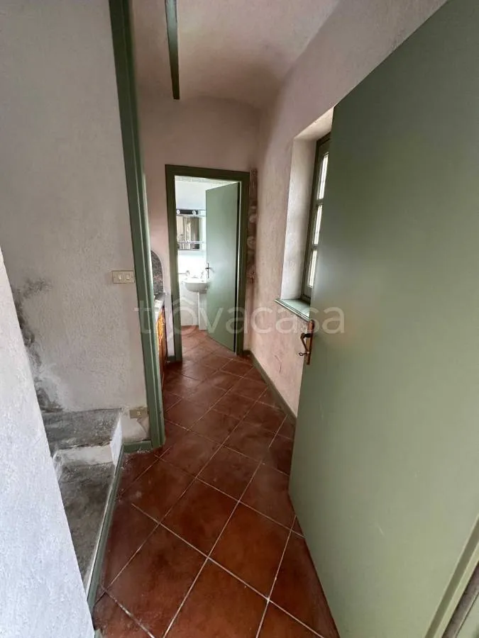 Entrée - Characterful Triplex with Terraces in Pagno
