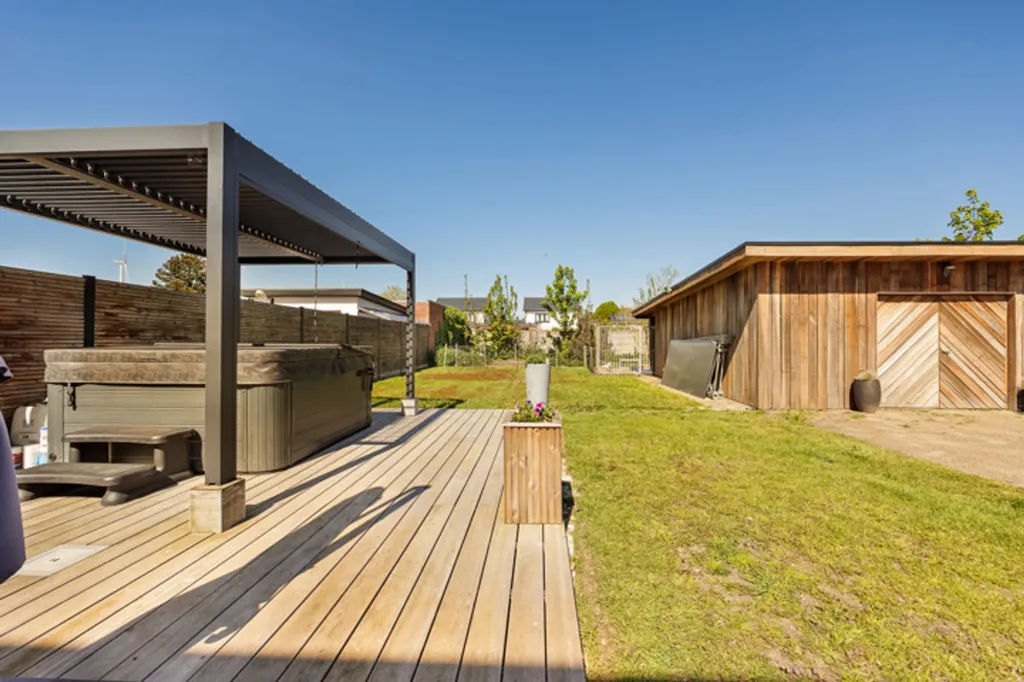 Terrasse - Maison Énergétique avec Jardin et Garage à Zevendonk