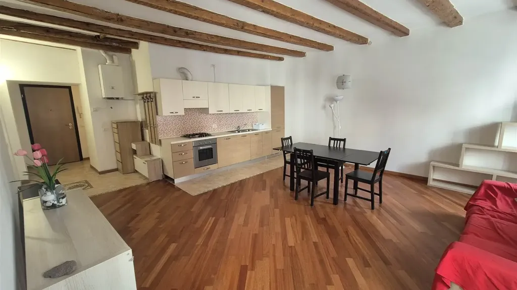 Soggiorno - Historic Bilocale with Piazza View in Trieste