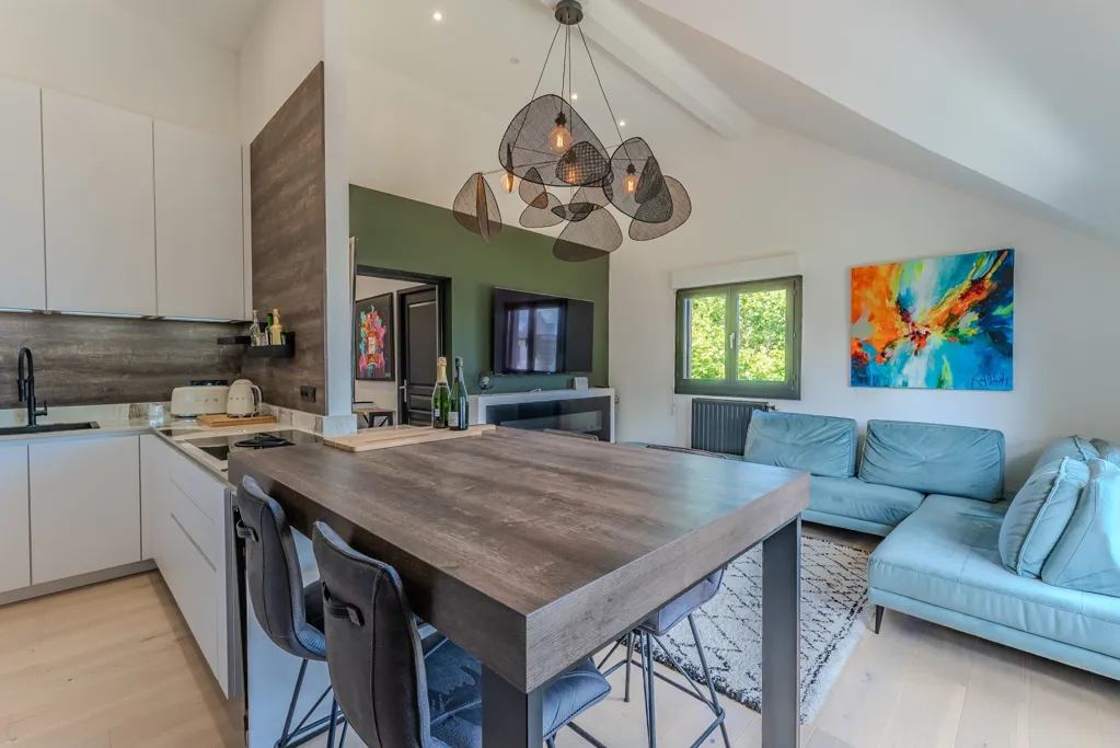 Köök - Luxury Lakefront Apartment in Publier