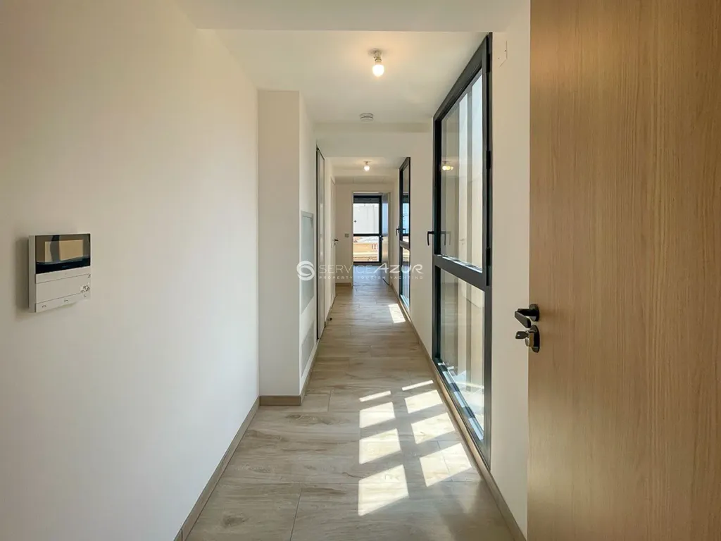 hallway_entrance