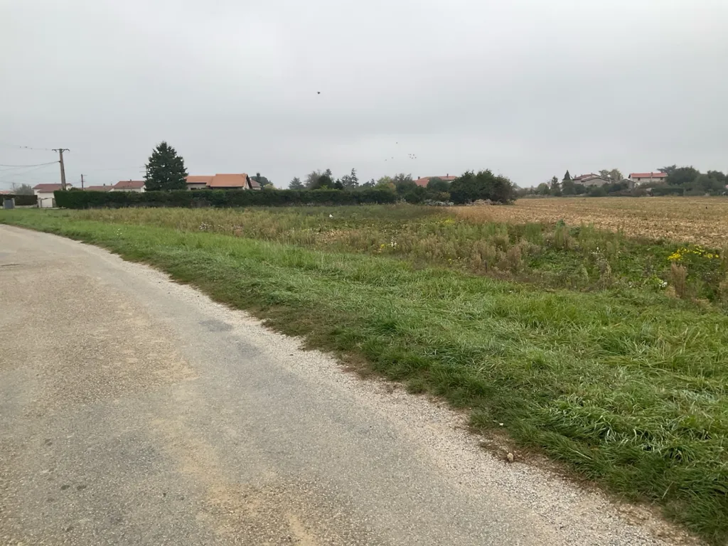 Aed - Constructible Land with Good Access in Sablons