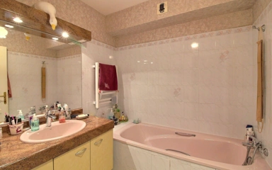 Bathrooms - Bright 1-Bedroom Apartment in Marseille Centre