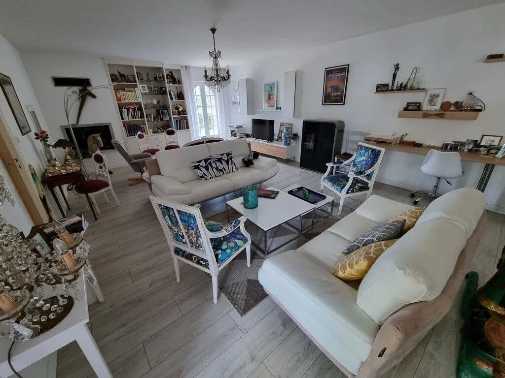 Elutuba - Farmhouse with Equestrian Features in La Roche-Maurice
