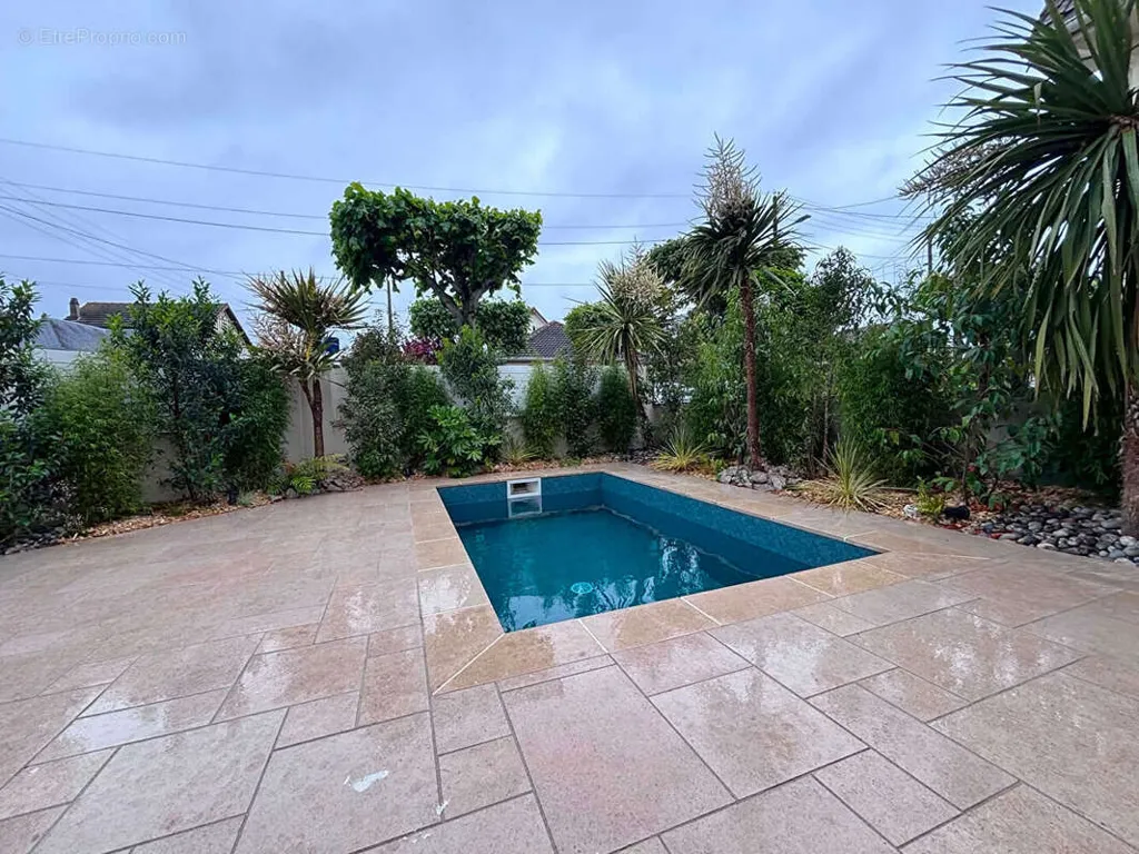 Piscine - Villa Rénovée avec Piscine à Ouistreham