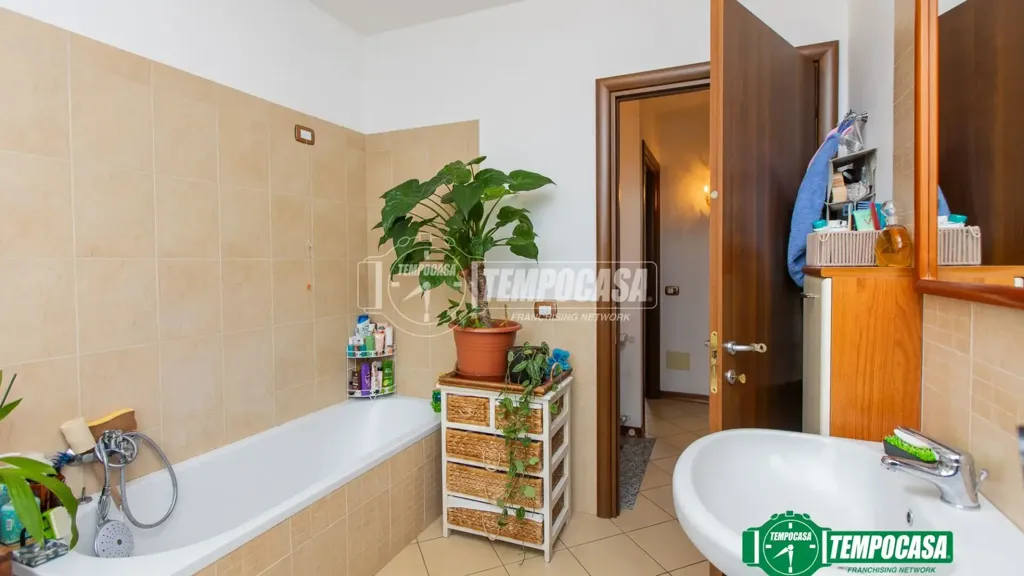 Salles de bain - Semi-detached Villa with Garden in Caltignaga