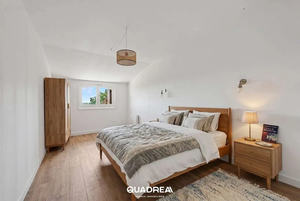 Bedrooms - Spacious House with Pool in Gratentour
