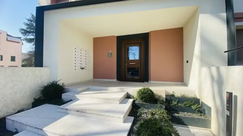 Esik - Modern Apartment with Terrace in Pordenone