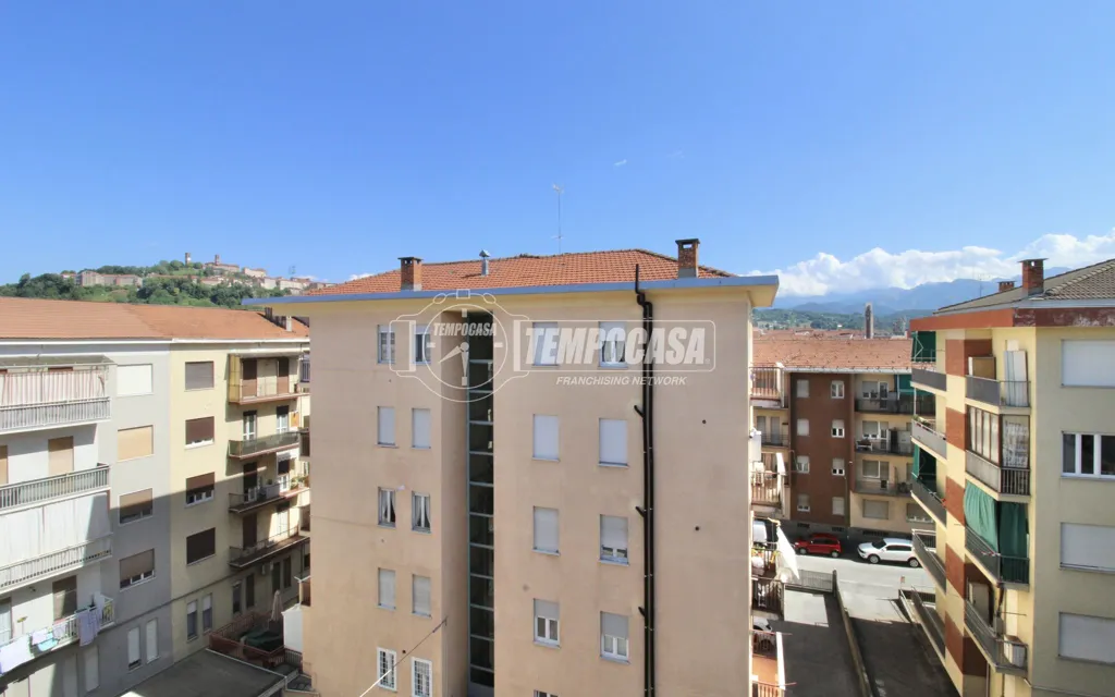 Rõdu - Spacious Apartment with Balcony in Mondovì