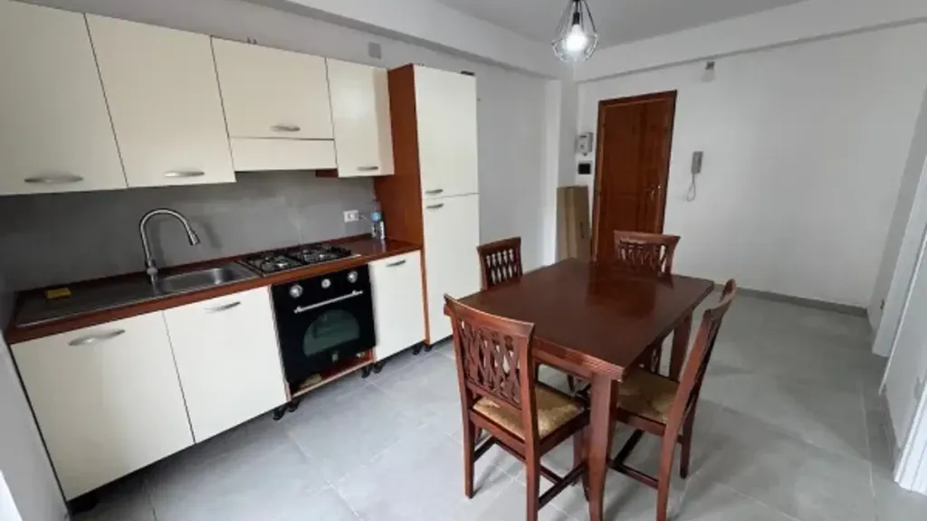 Salle à manger - Rearranged Apartment with Balcony in Scalea