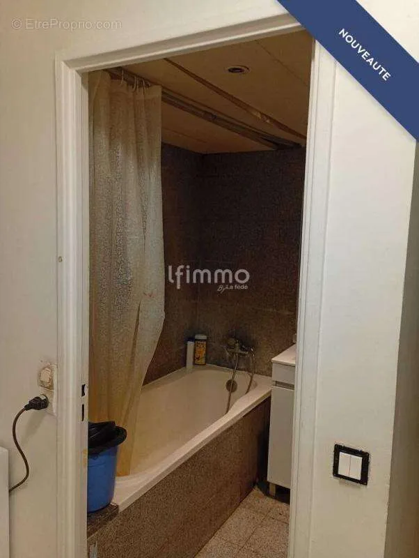 Salles de bain - Appartement à Rénover avec Balcon à Grigny