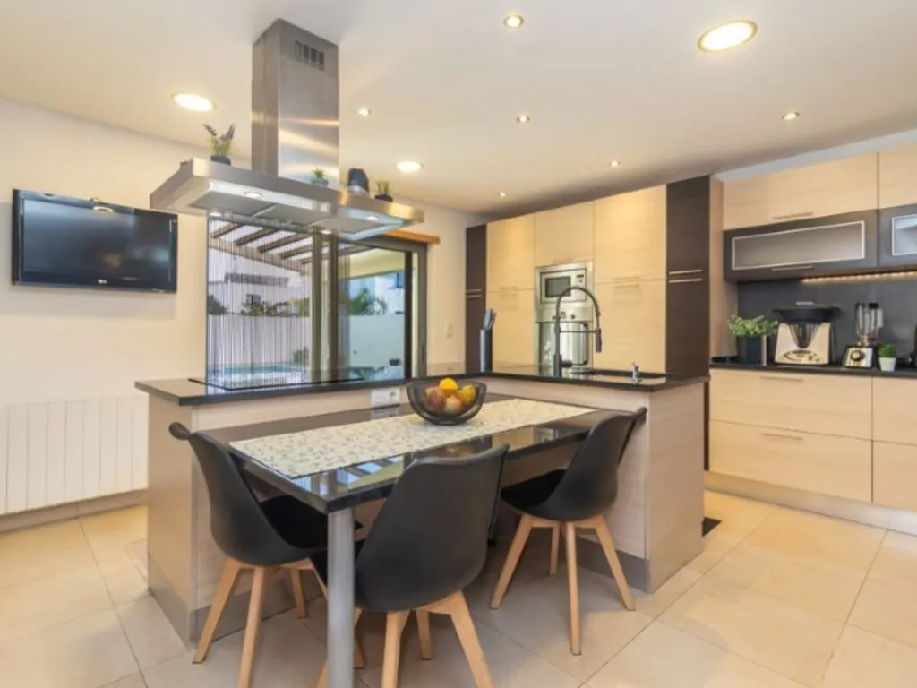 Köök - Luxury House with Pool in Setúbal