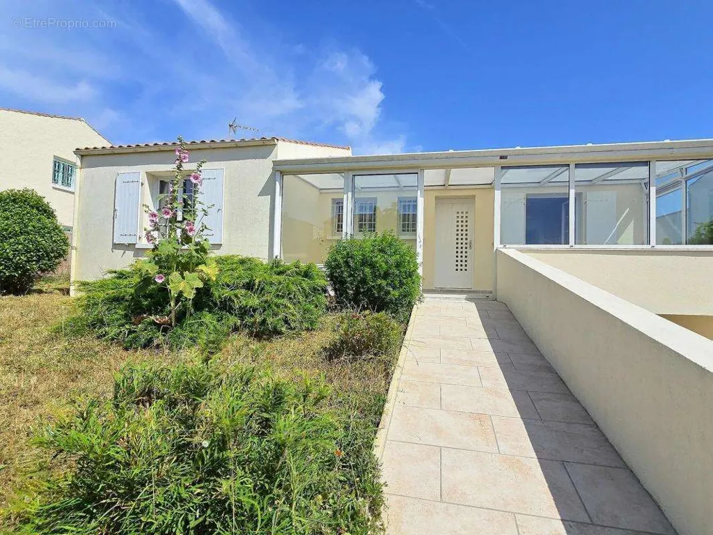 Extérieur - Maison Lumineuse avec Véranda à L'Houmeau