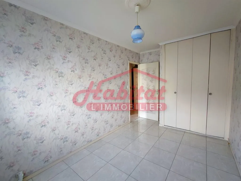 Bedrooms - 4-Piece Flat with Balcony in Chelles Centre