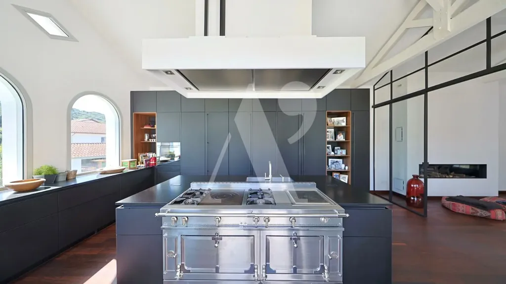 Cucina - Modernist Villa with Sculptural Architecture in Hasparren