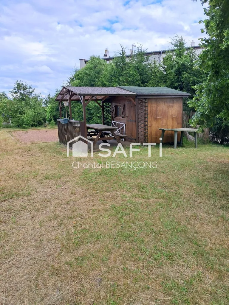 Aed - 6-Piece House with Garden in Nébing