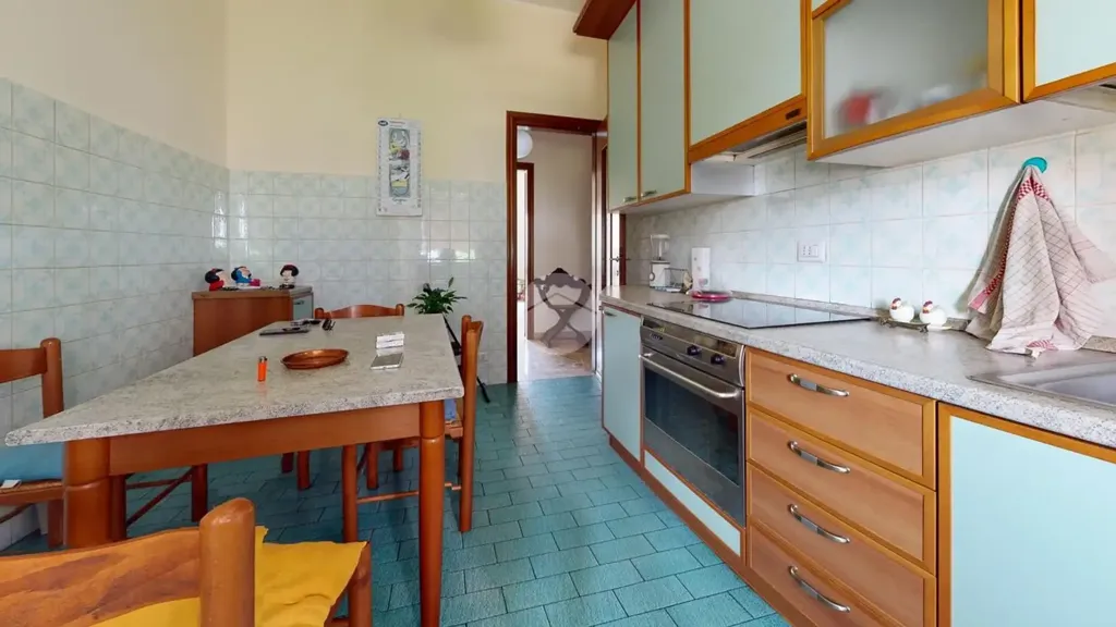 Cuisine - Spacious 3-Bedroom Apartment in Seregno