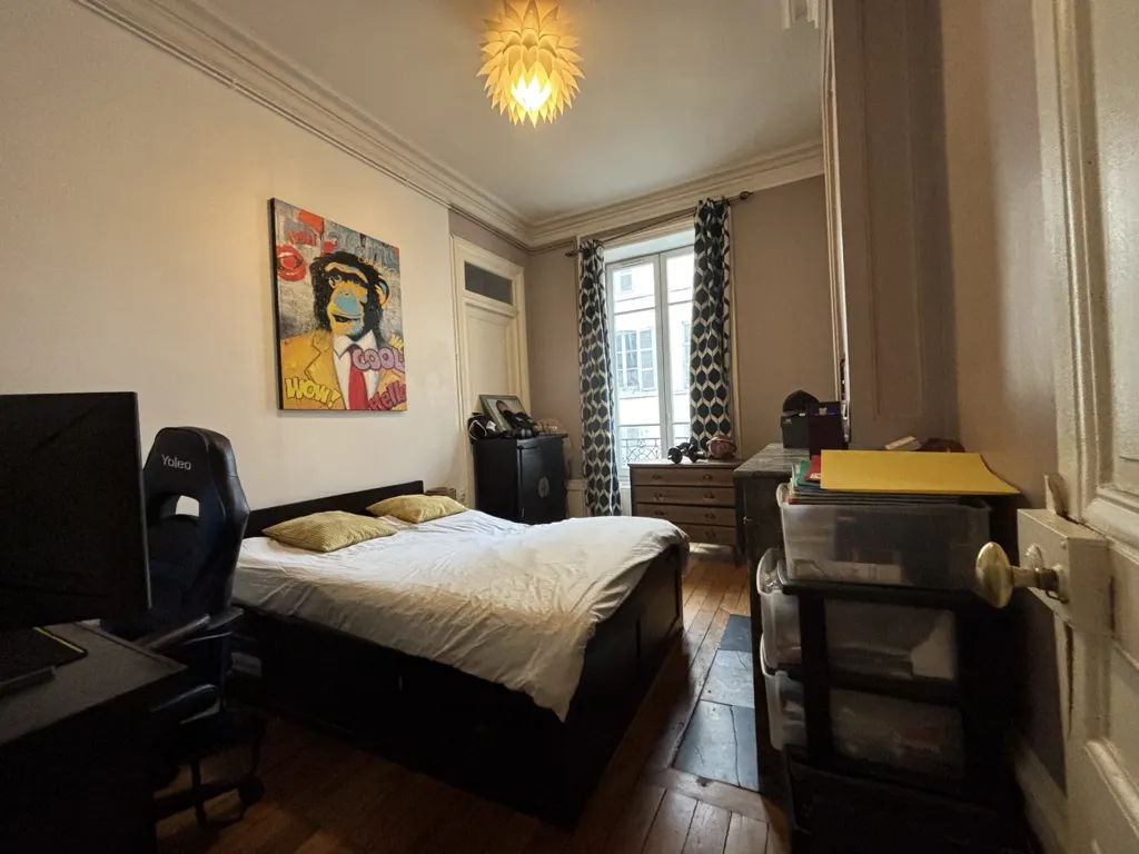 Chambres - Appartement T3 avec Cachet dans Immeuble Bourgeois à Vienne