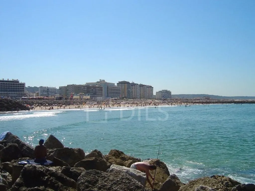 Luxury Villa with Forest Setting in Aroeira, Almada