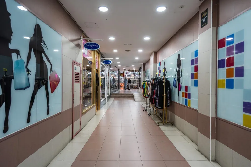 Pièces - Commercial Unit in Plaza España, Leganés