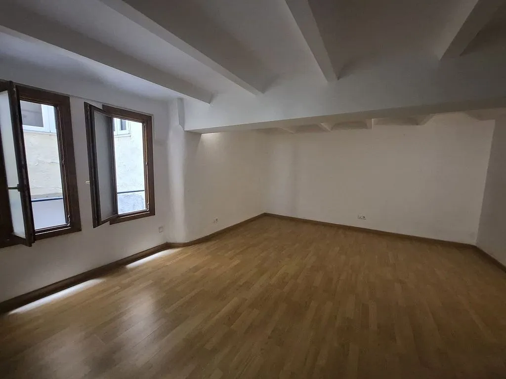 Toad - Office with Conversion Potential in Palma Centre