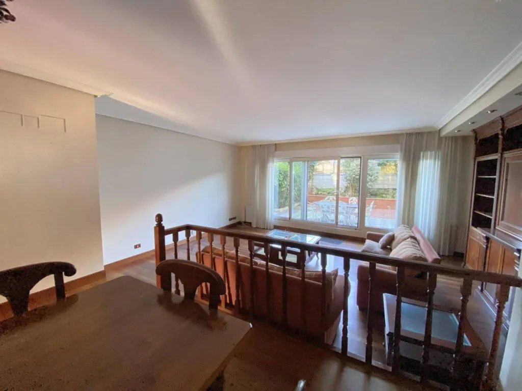 Elutuba - Semi-detached House with Pool in Loiu