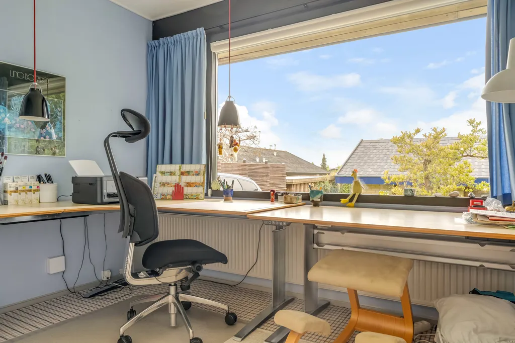 Bureau - Fenced Villa in Hillerød