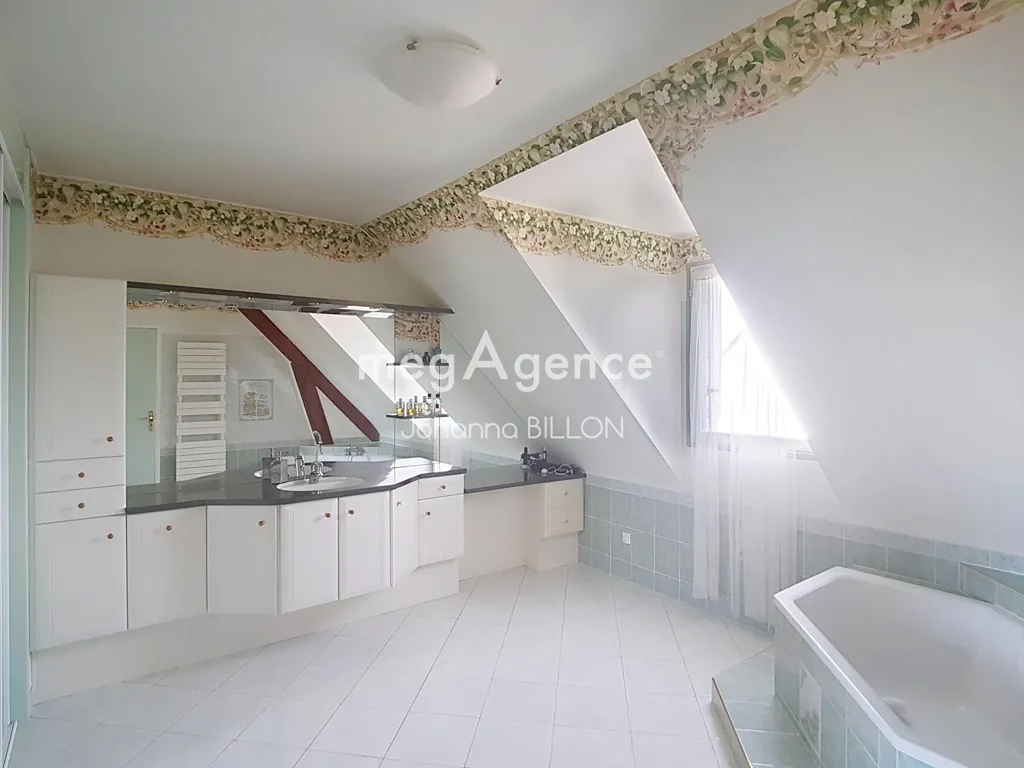 Vannitoad - Family House with Garden in Charentilly