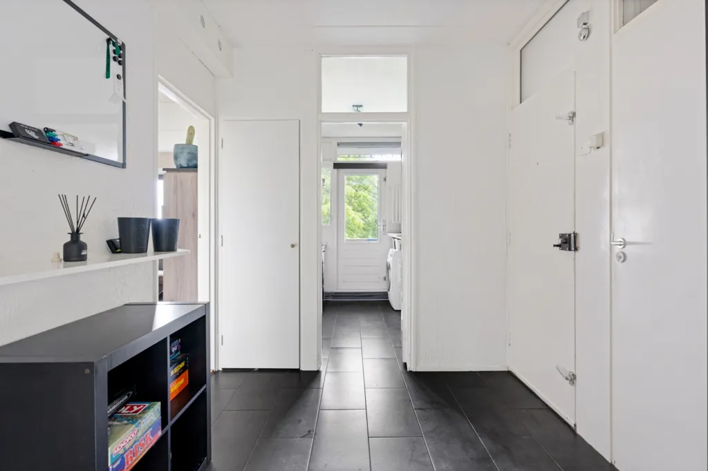 Hallway - 3-Bedroom Apartment with Balcony in Assen