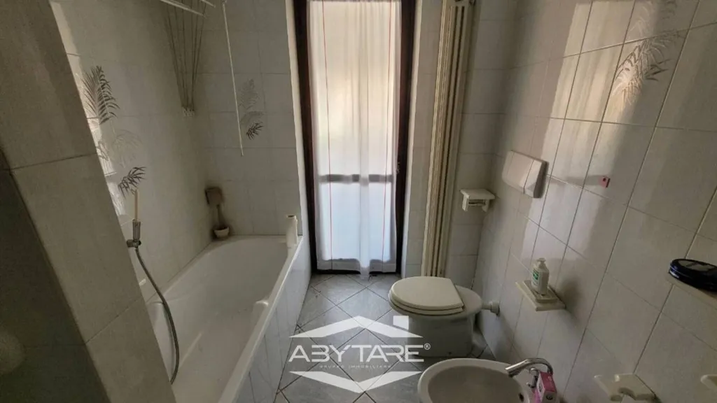 Salles de bain - Semi-detached House with Garden in Airasca