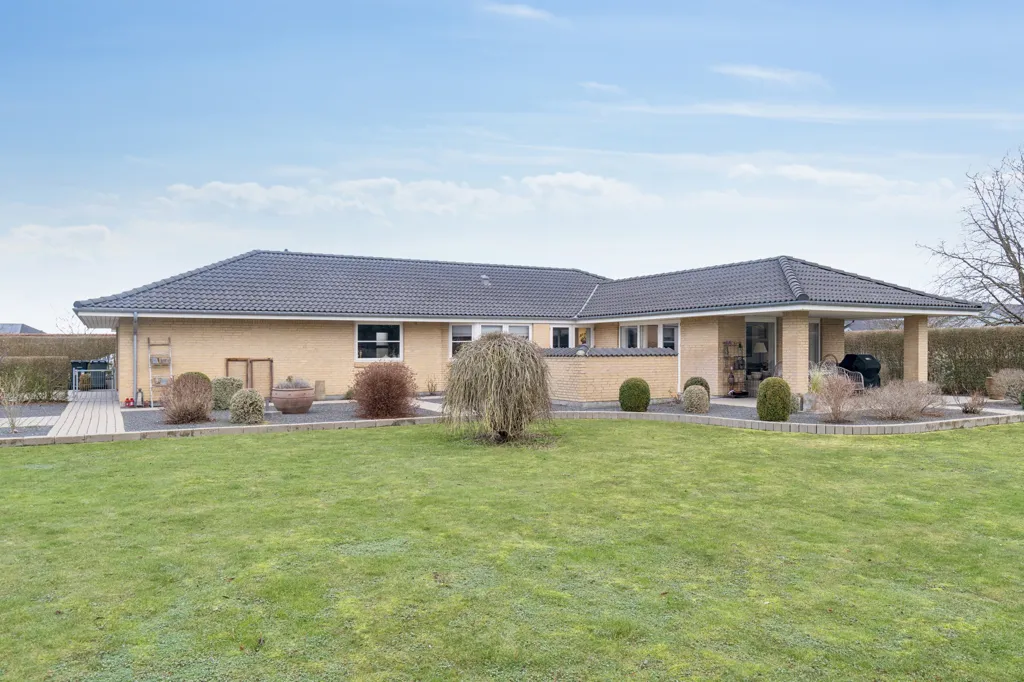 Jardin - Villa with Separate Parent Suite in Dianalund