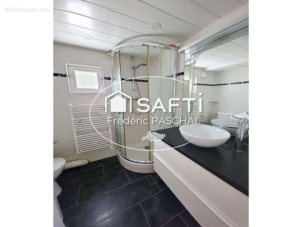 Bagni - Investment Building with Terrace in Suresnes