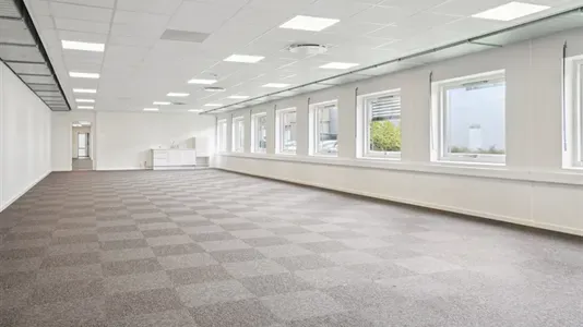 Bureau - High-Ceiling Warehouse near Motorring 3, Brøndby