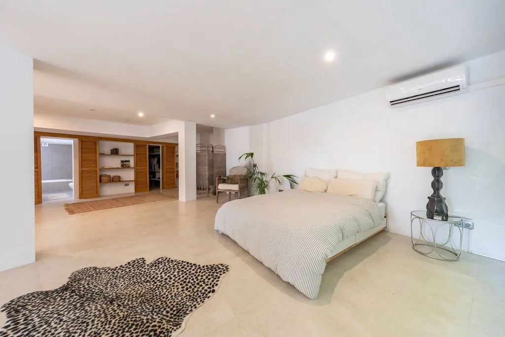 Bedrooms - Renovated Villa with Pool in Atalaya, Estepona